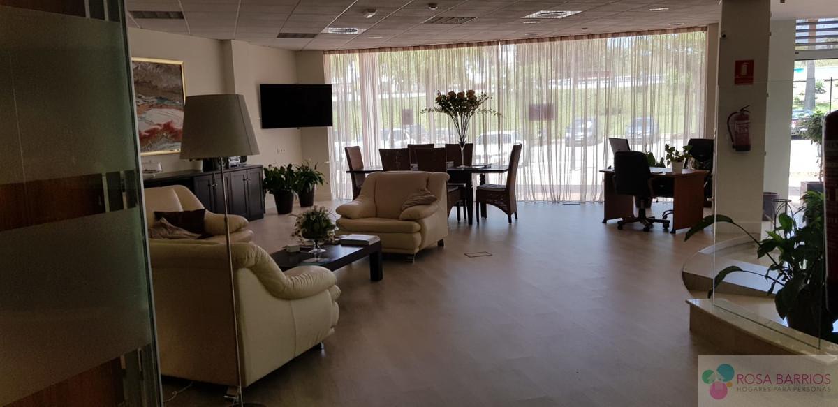 For sale of commercial in Estepona