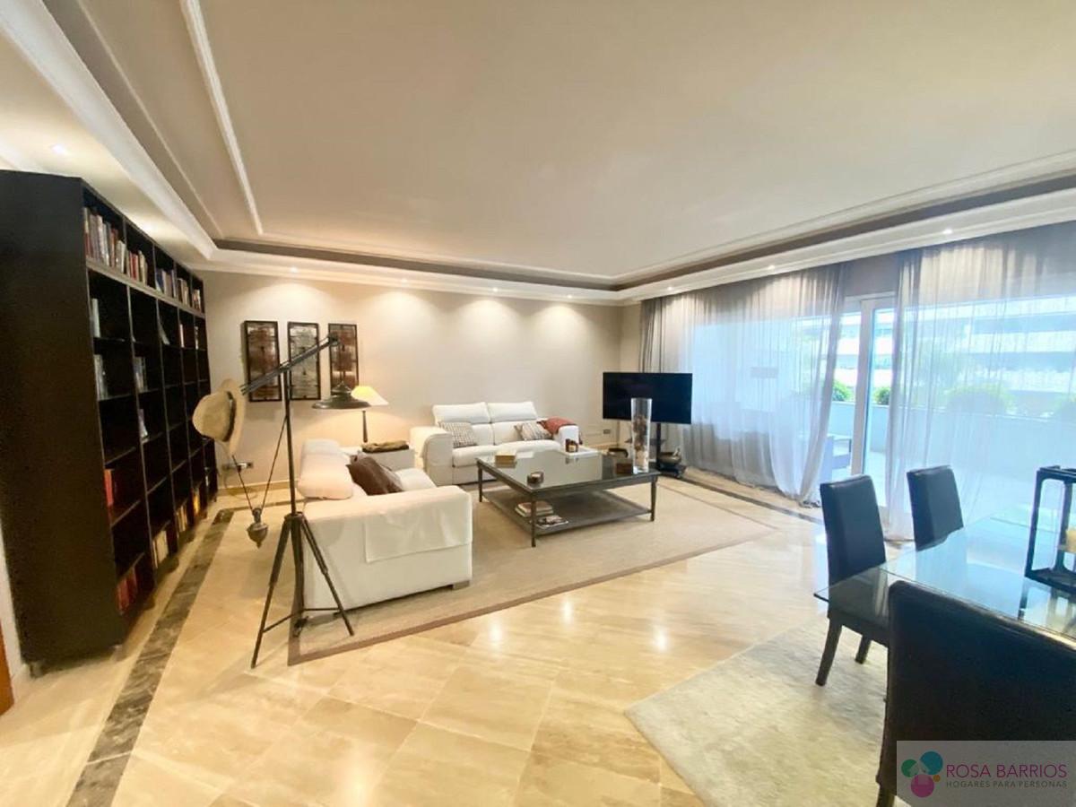 Venta de apartamento en Puerto Banús