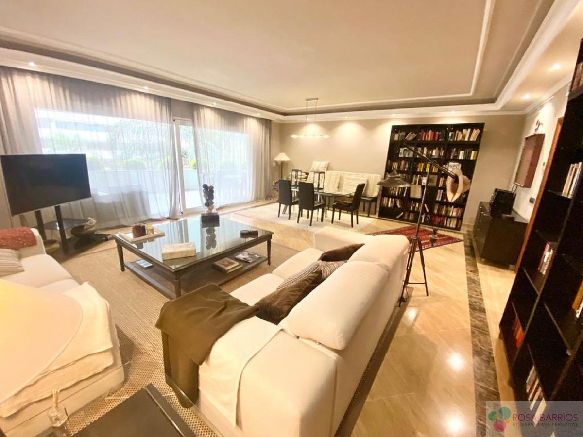 Venta de apartamento en Puerto Banús
