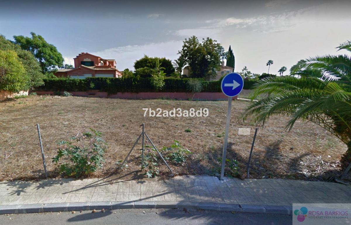 For sale of land in Guadalmina Baja