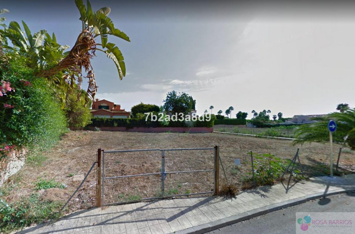 For sale of land in Guadalmina Baja
