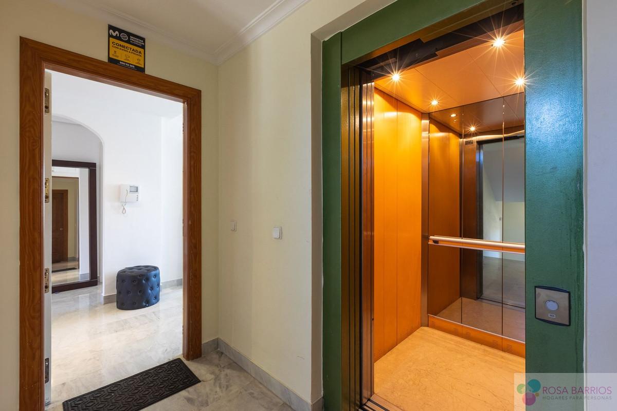 For sale of apartment in Nueva Andalucía