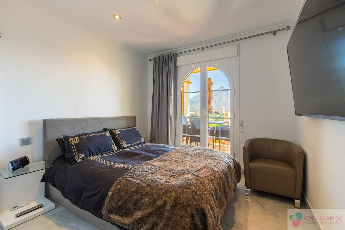 For sale of apartment in Nueva Andalucía