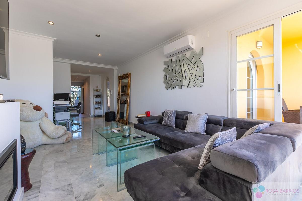For sale of apartment in Nueva Andalucía
