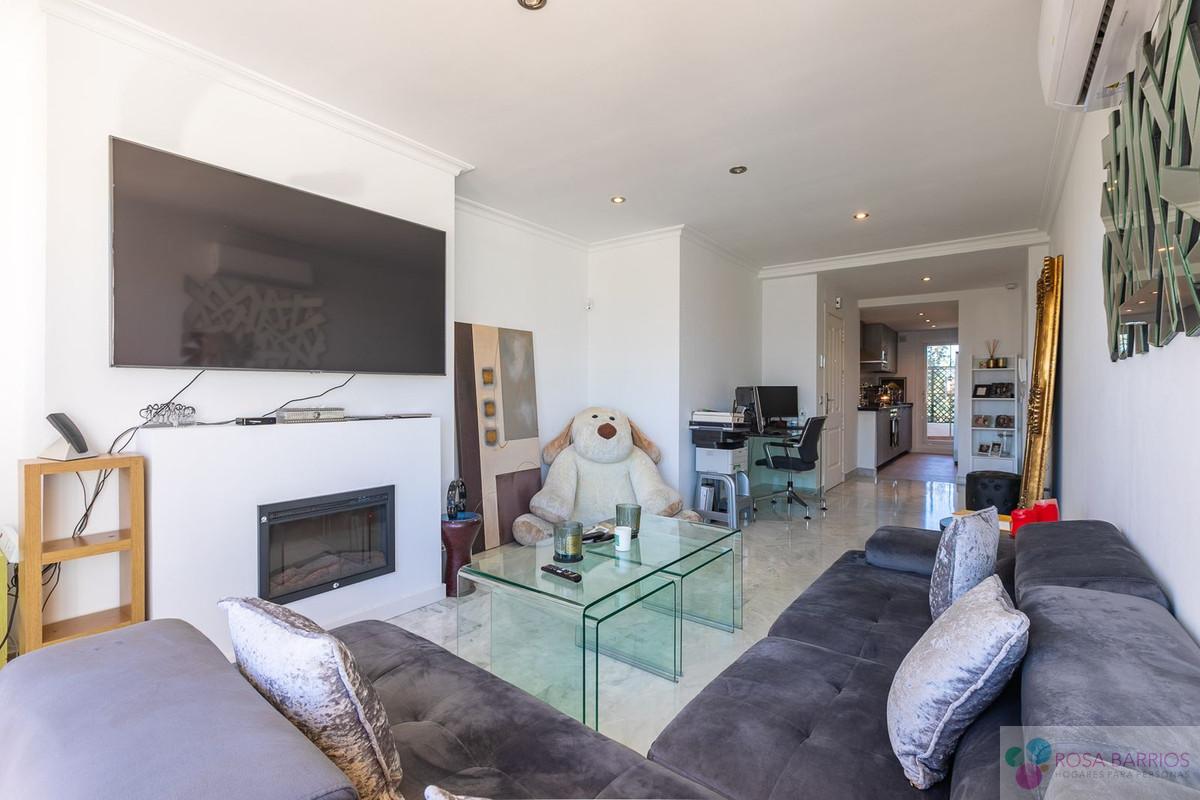For sale of apartment in Nueva Andalucía