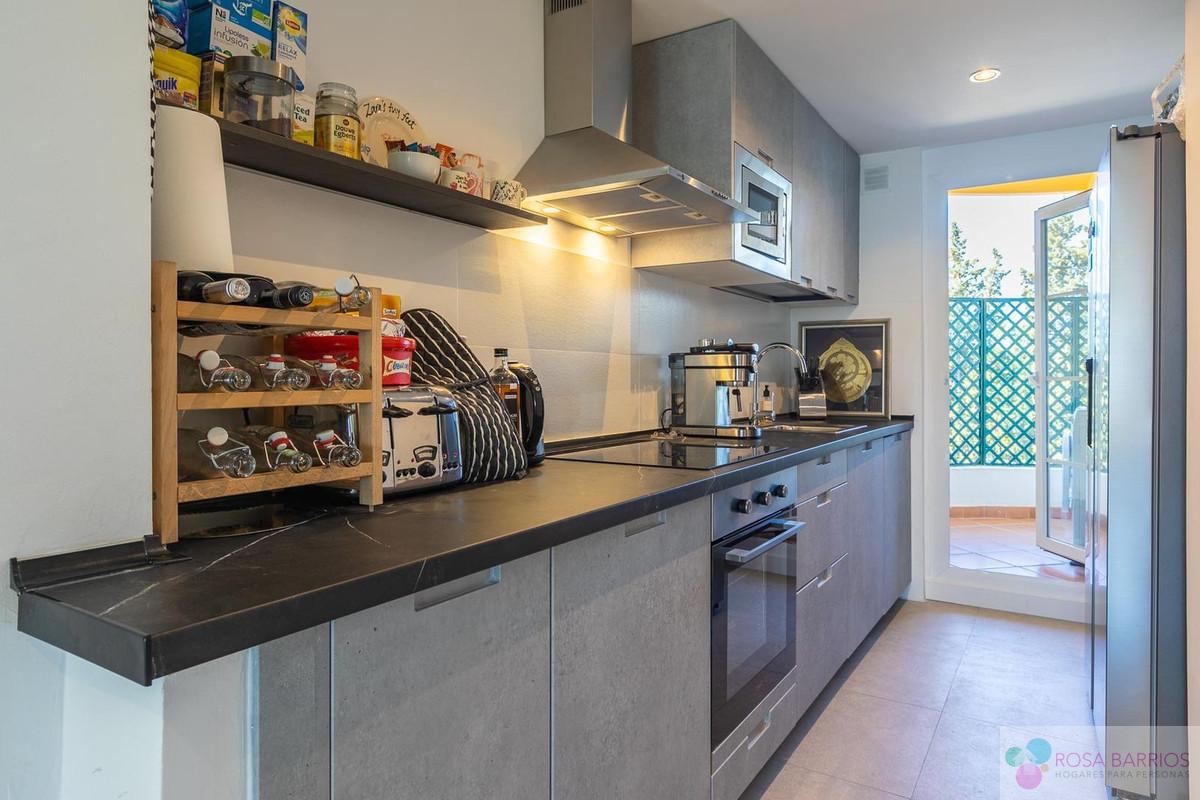 For sale of apartment in Nueva Andalucía