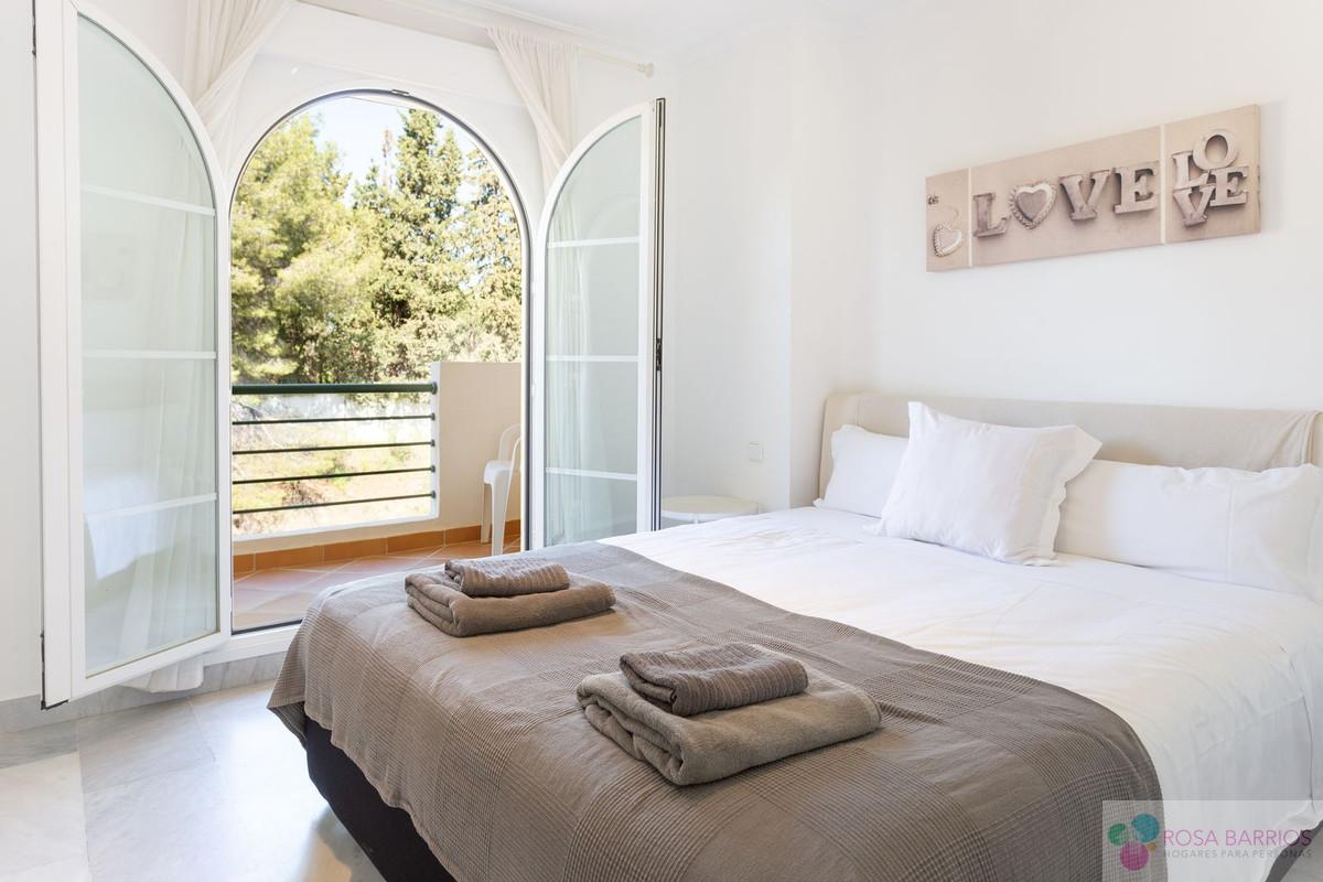 For sale of apartment in Nueva Andalucía