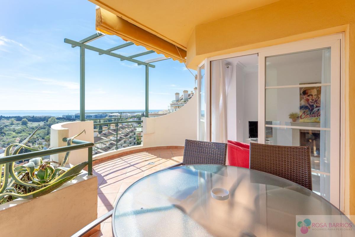 For sale of apartment in Nueva Andalucía
