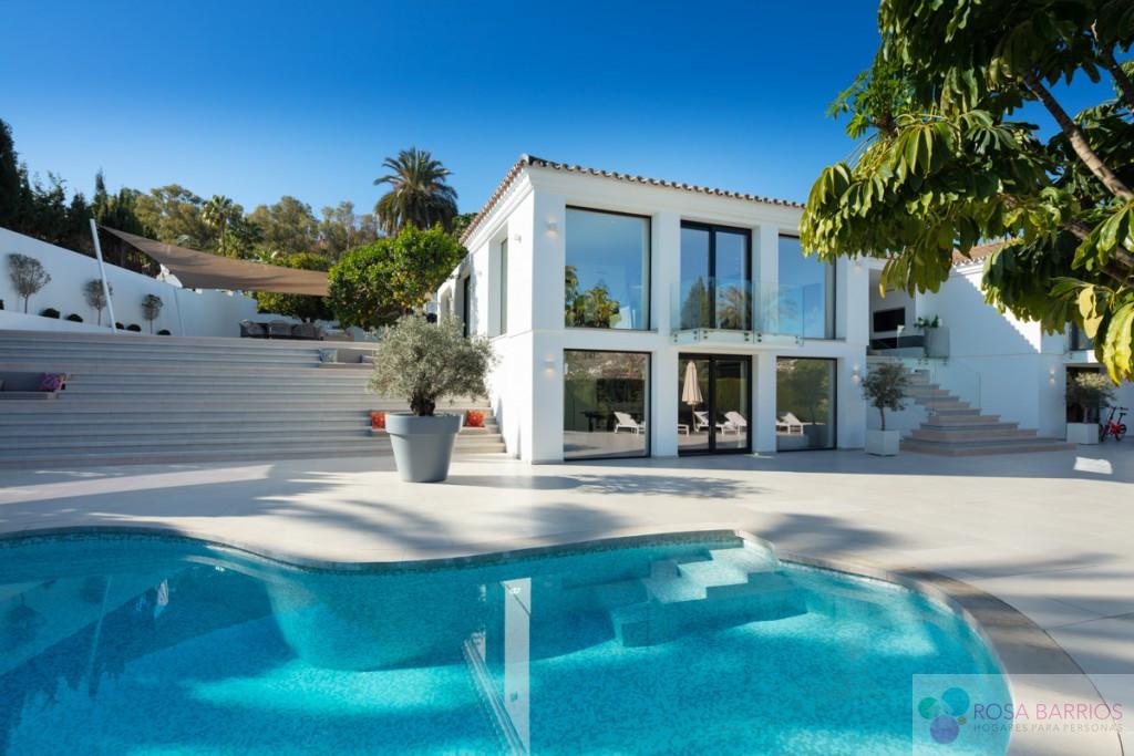 For sale of villa in Nueva Andalucía