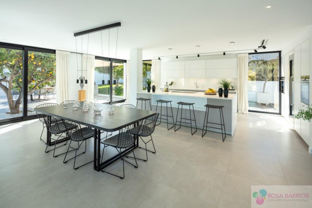 For sale of villa in Nueva Andalucía