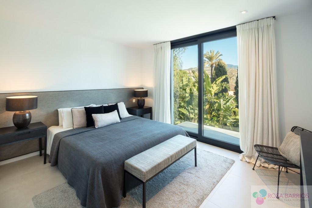 For sale of villa in Nueva Andalucía