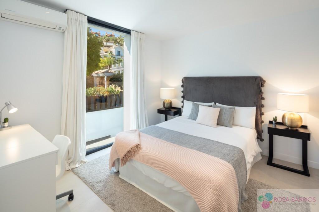 For sale of villa in Nueva Andalucía