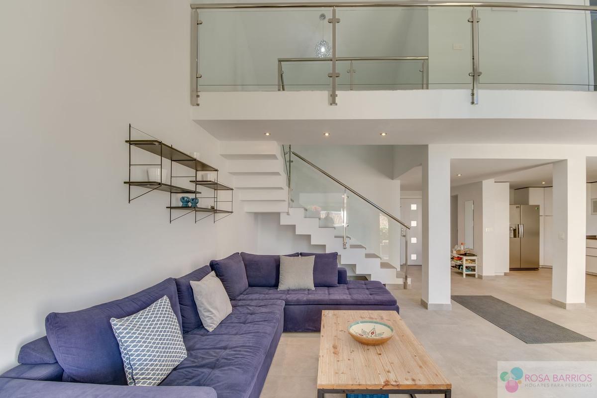 For sale of villa in Nueva Andalucía