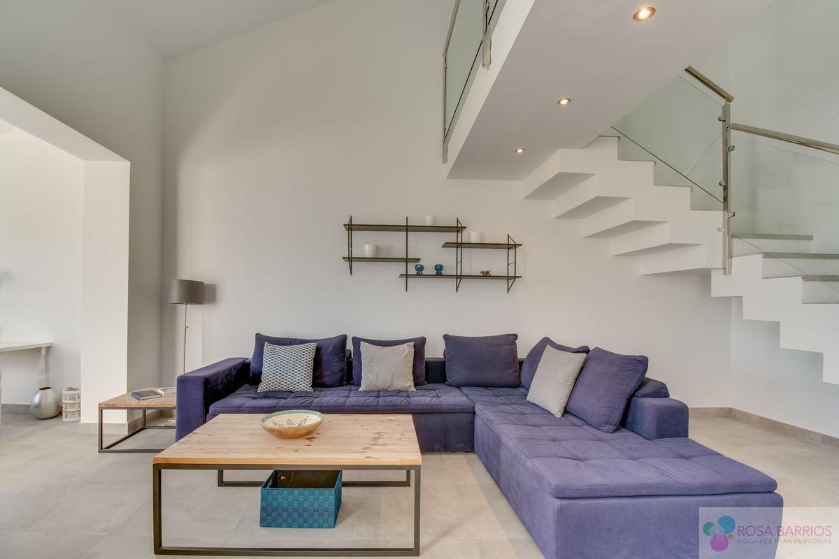 For sale of villa in Nueva Andalucía