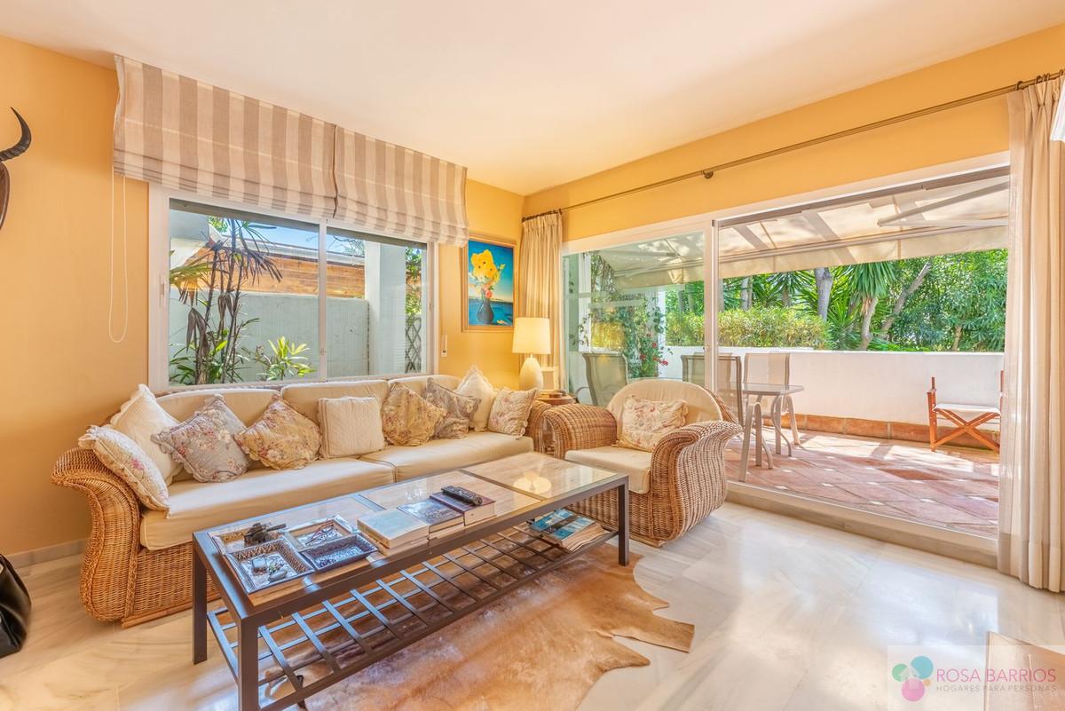 For sale of apartment in Puerto Banús