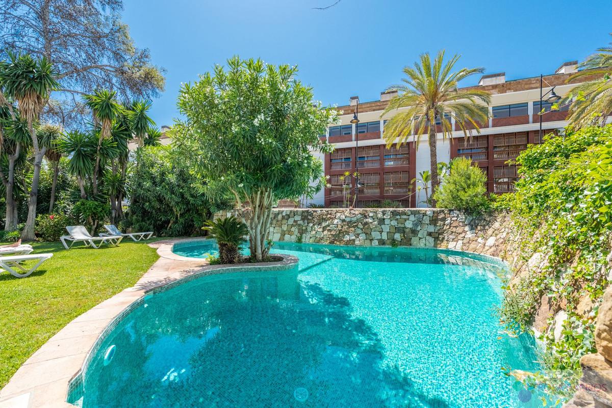 For sale of apartment in Puerto Banús