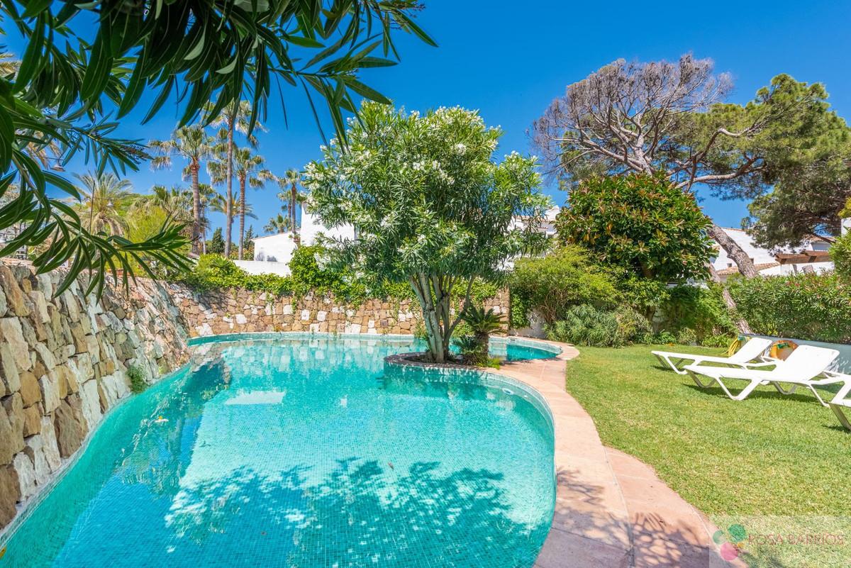For sale of apartment in Puerto Banús