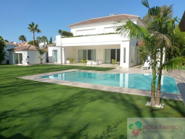 For sale of villa in Guadalmina Baja