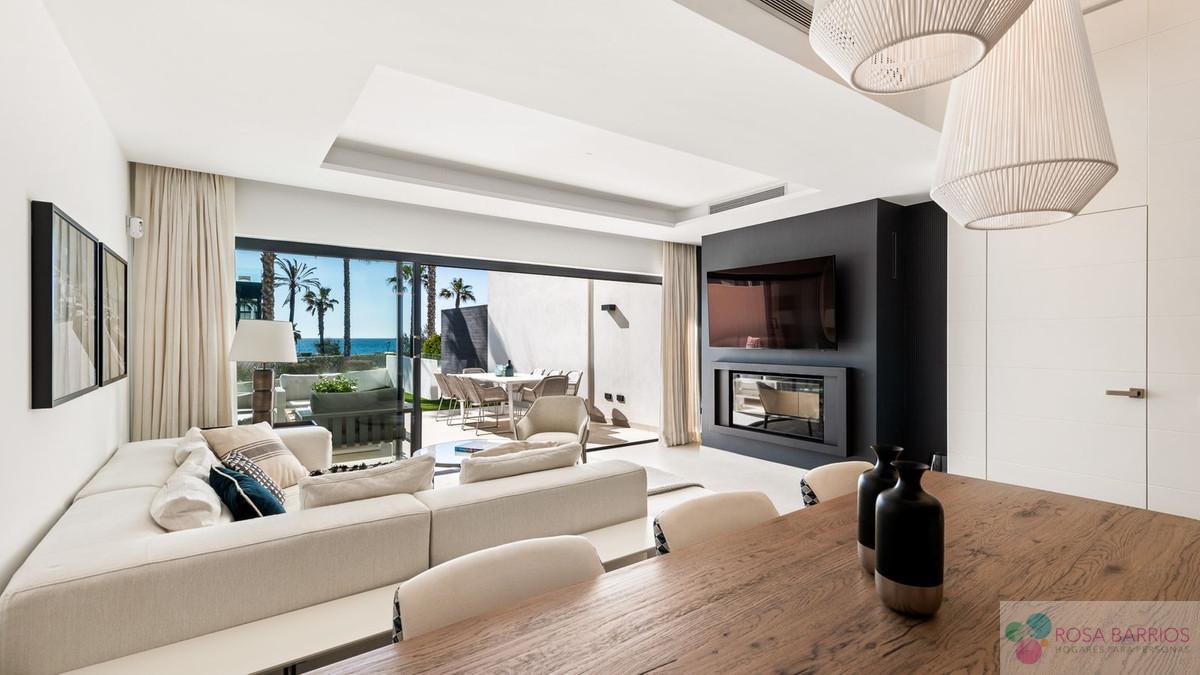 For sale of villa in Estepona
