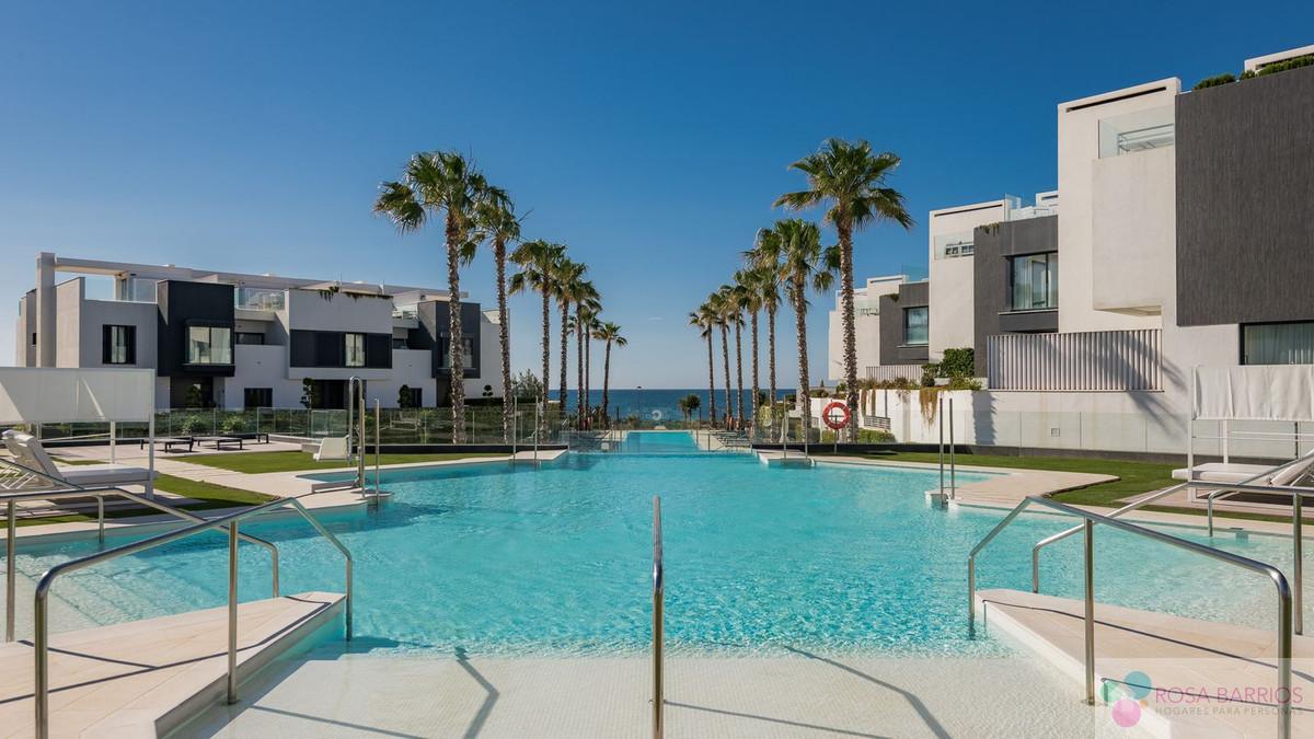 For sale of villa in Estepona