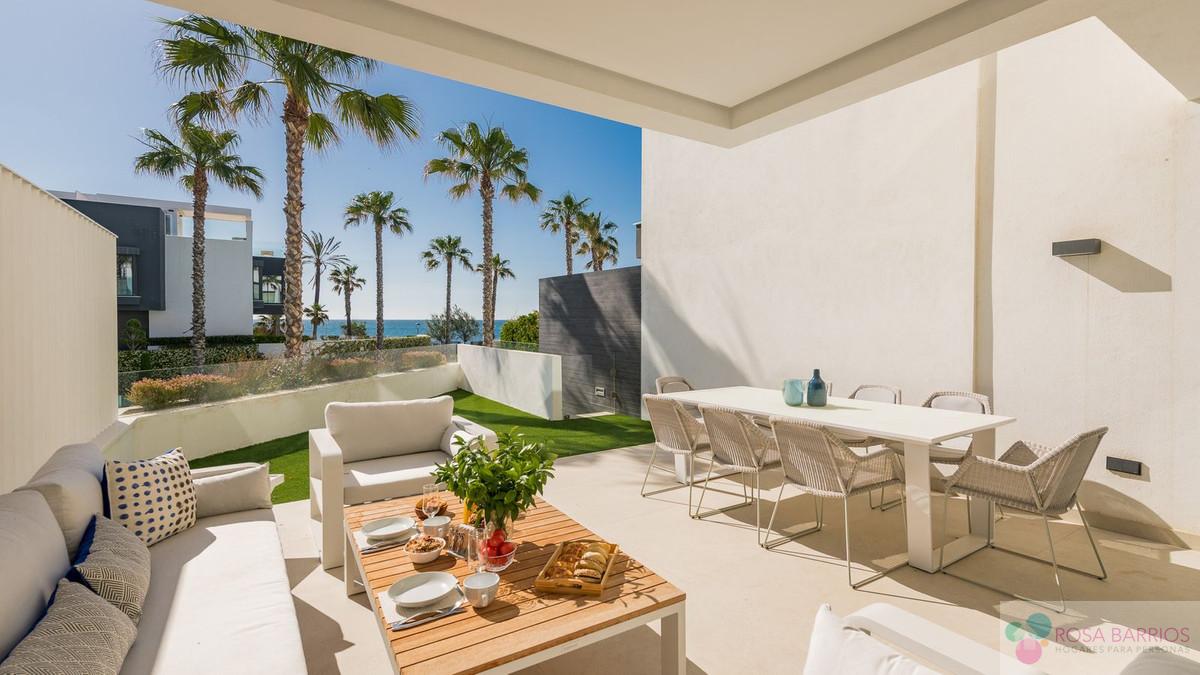 For sale of villa in Estepona