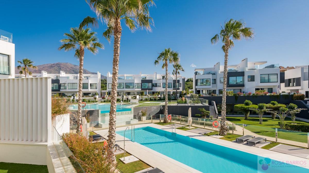 For sale of villa in Estepona