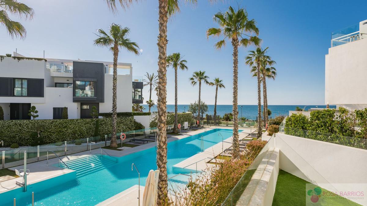For sale of villa in Estepona