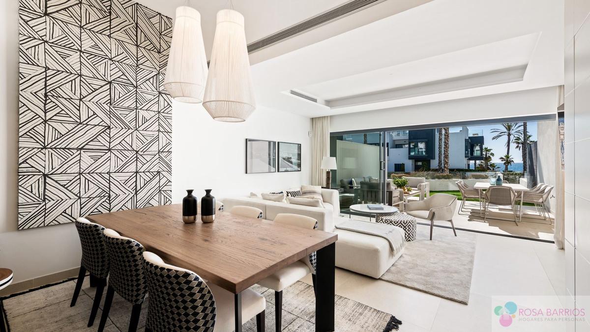 For sale of villa in Estepona