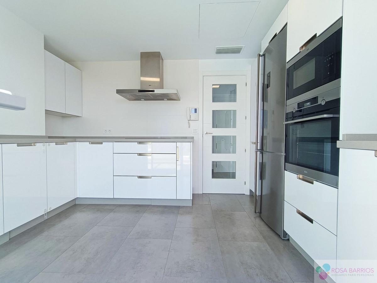 For sale of penthouse in Estepona