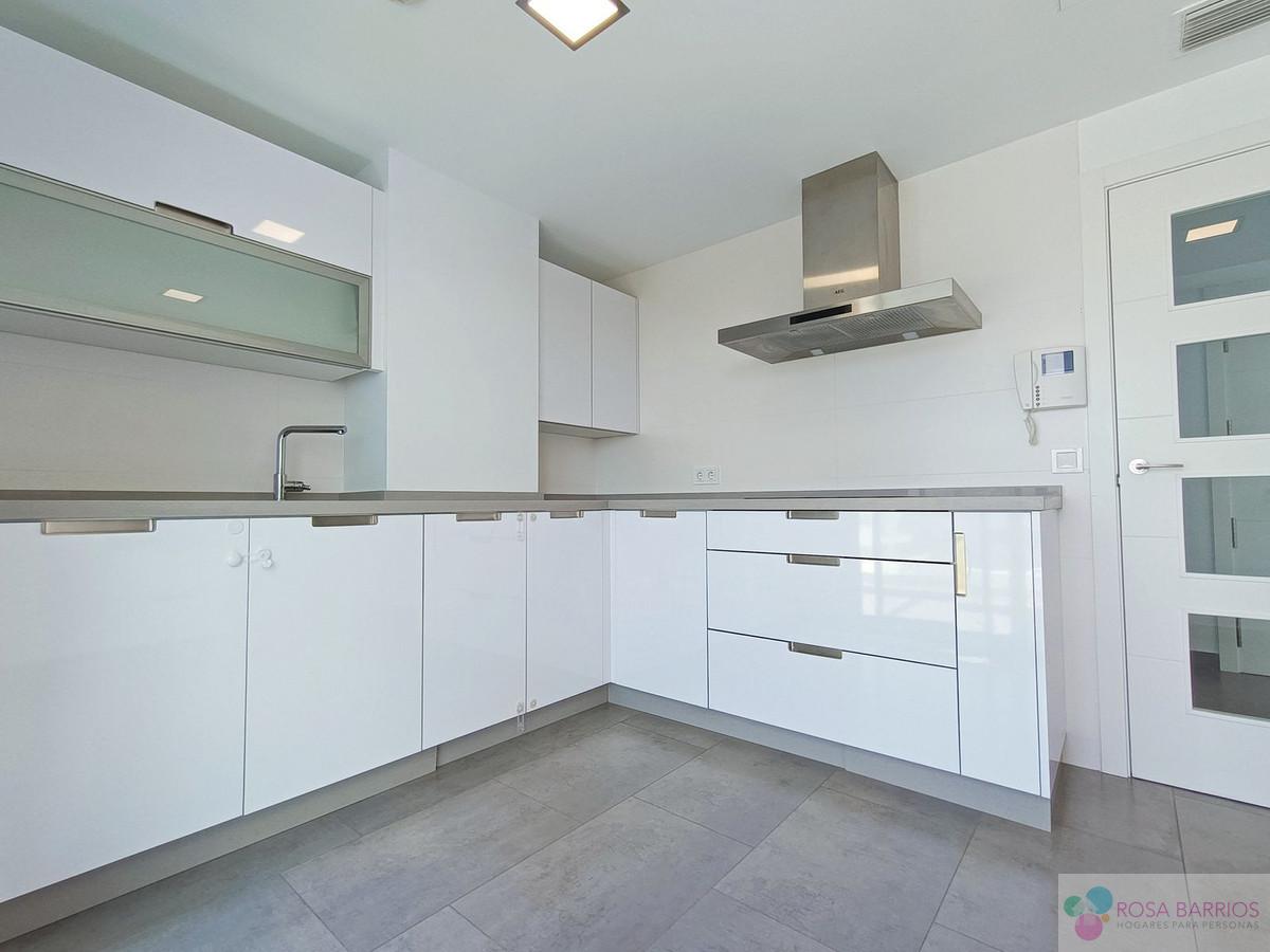 For sale of penthouse in Estepona