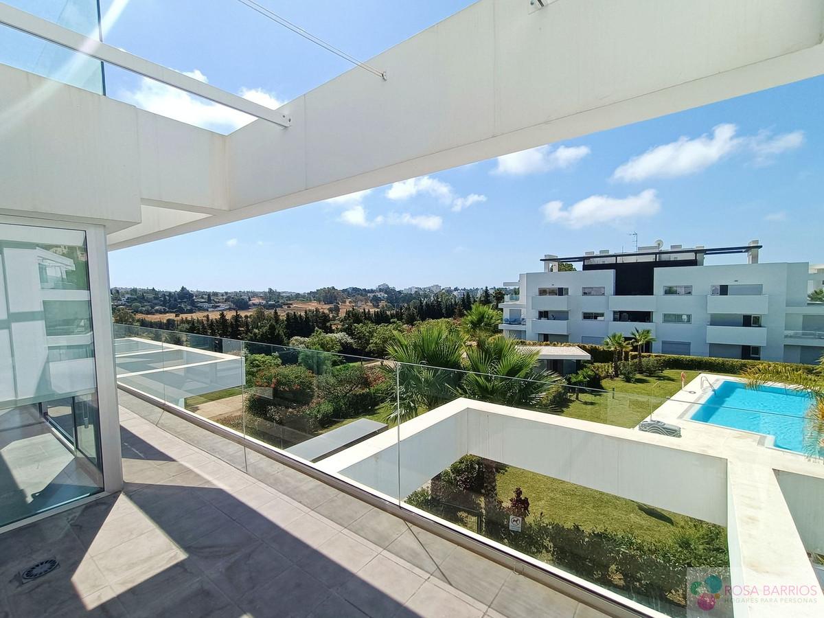 For sale of penthouse in Estepona