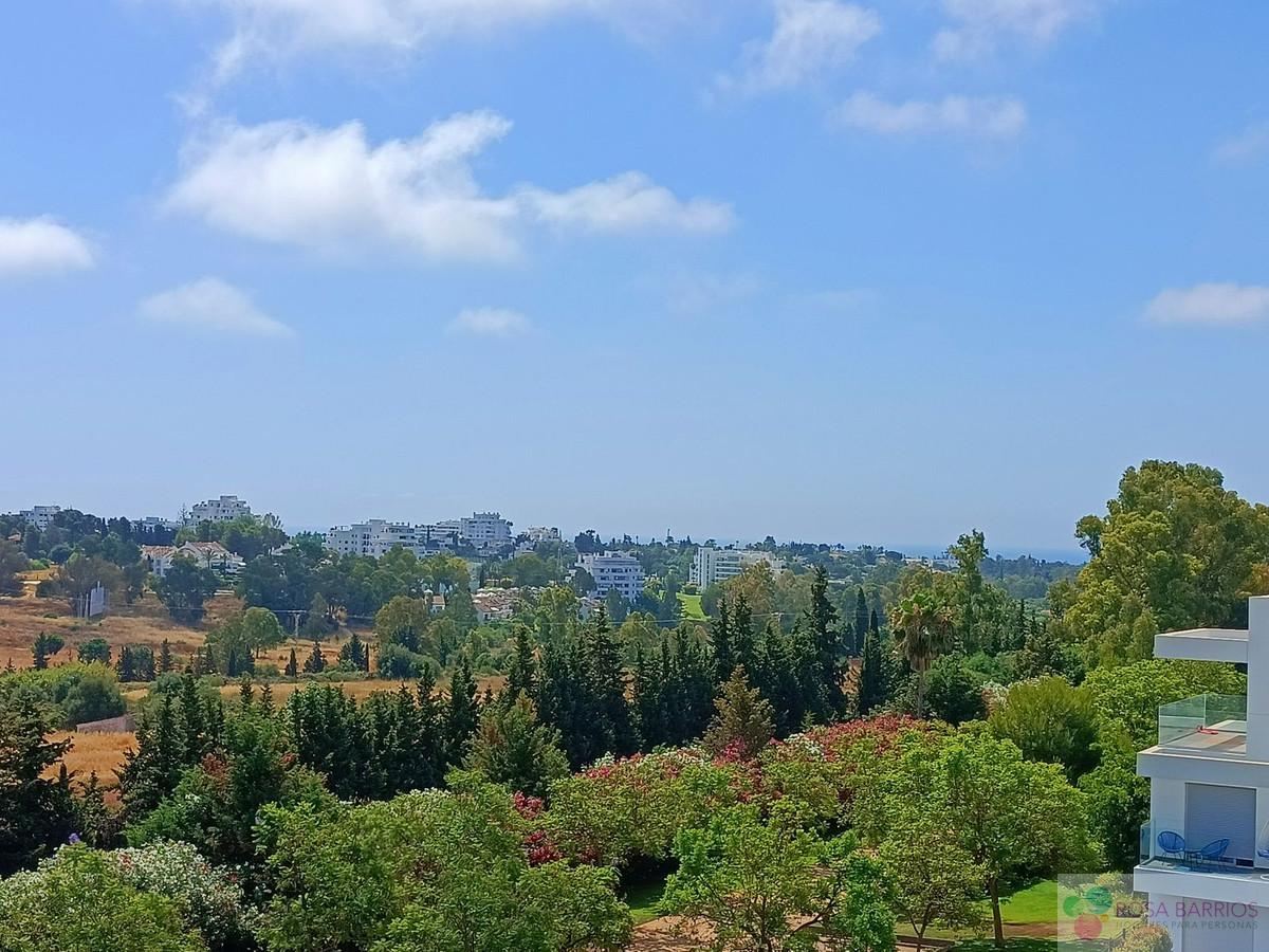 For sale of penthouse in Estepona
