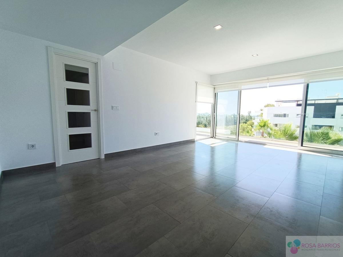 For sale of penthouse in Estepona