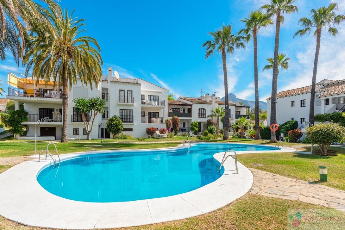 For sale of apartment in Nueva Andalucía