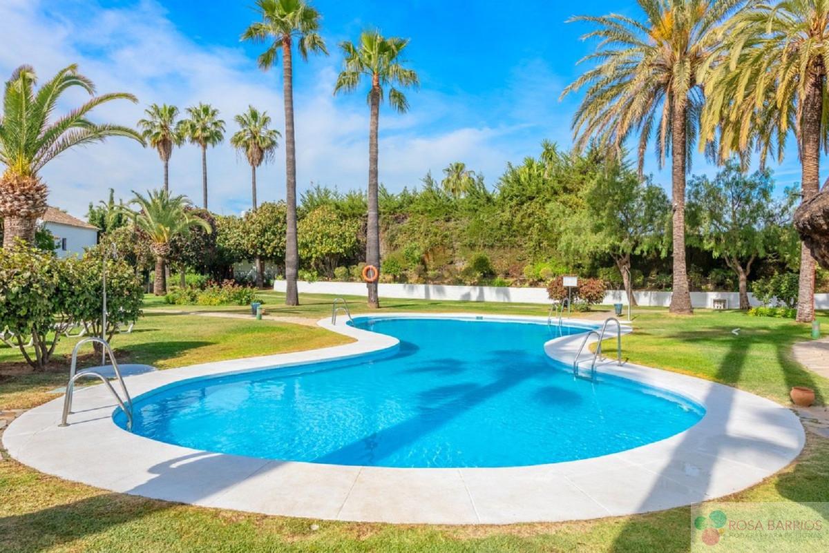 For sale of apartment in Nueva Andalucía