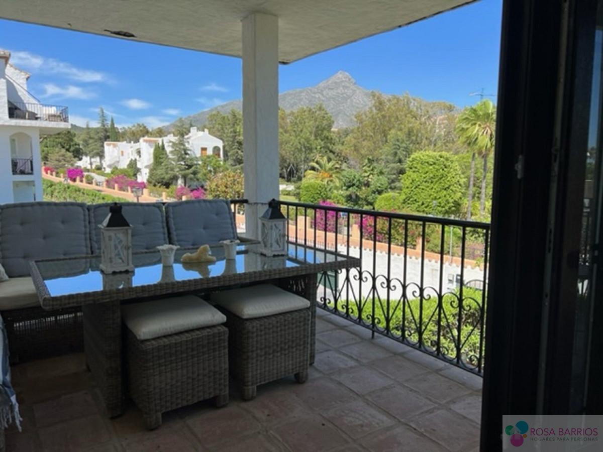 For sale of apartment in Nueva Andalucía