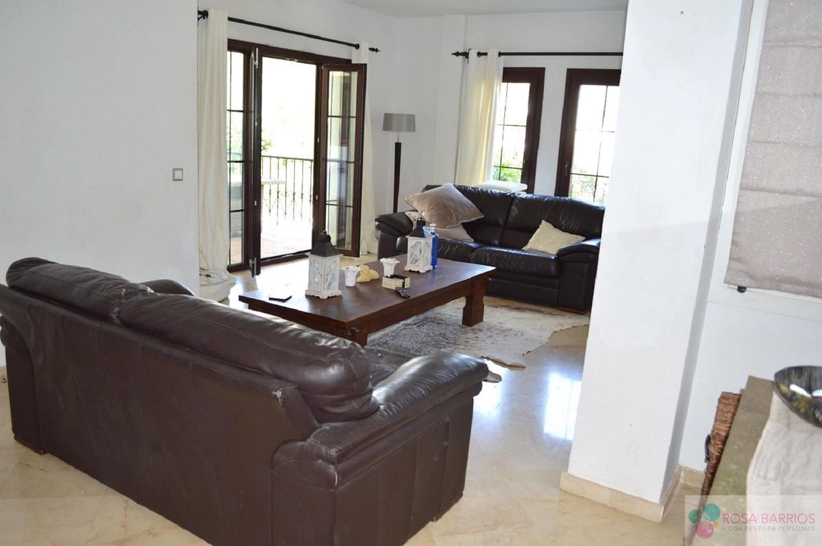 For sale of apartment in Nueva Andalucía