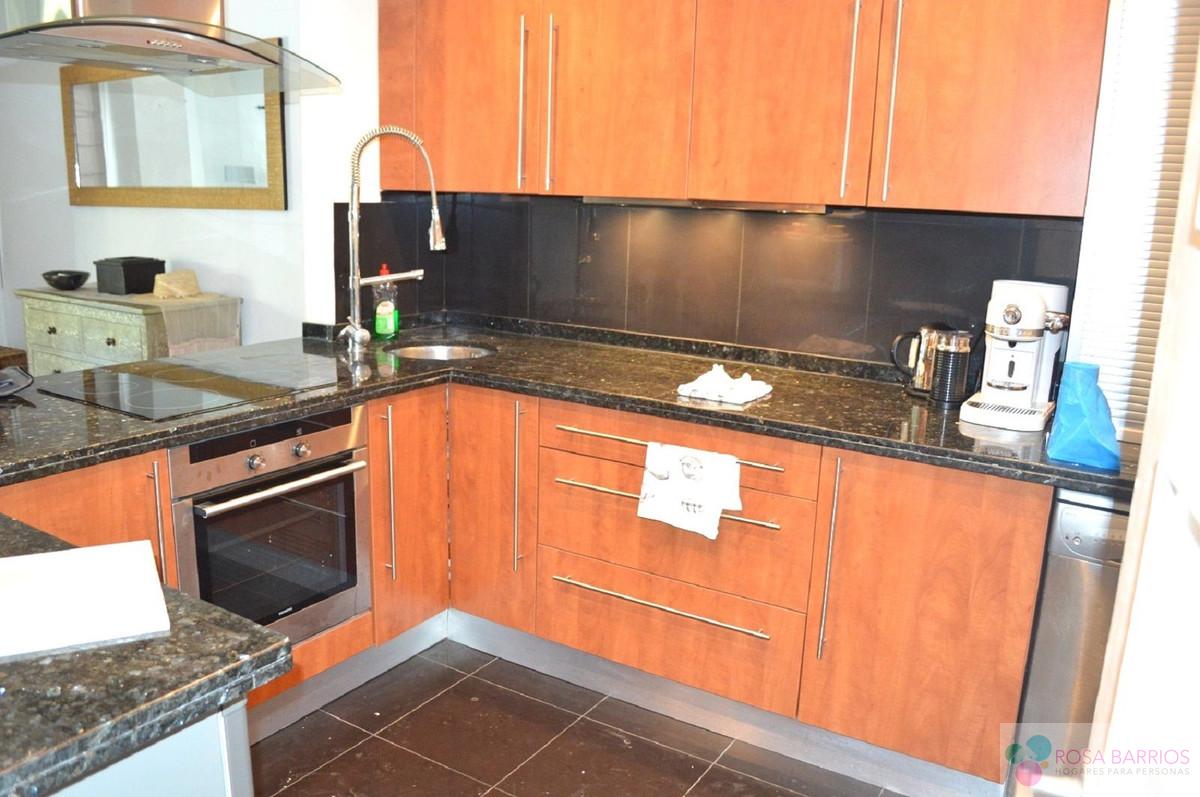 For sale of apartment in Nueva Andalucía