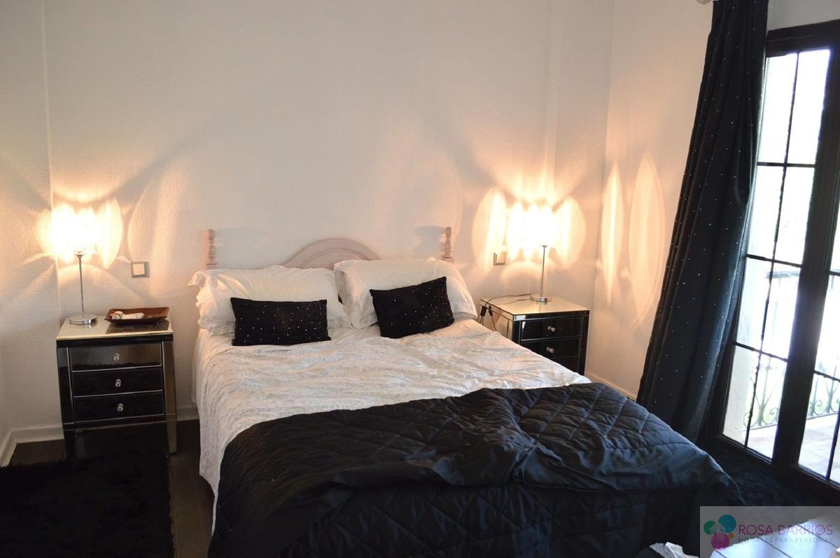 For sale of apartment in Nueva Andalucía