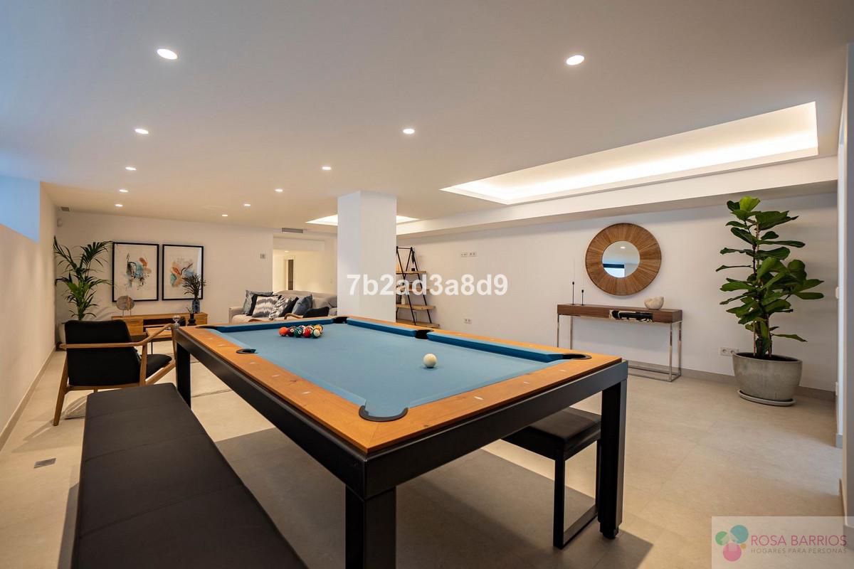 For sale of villa in Nueva Andalucía