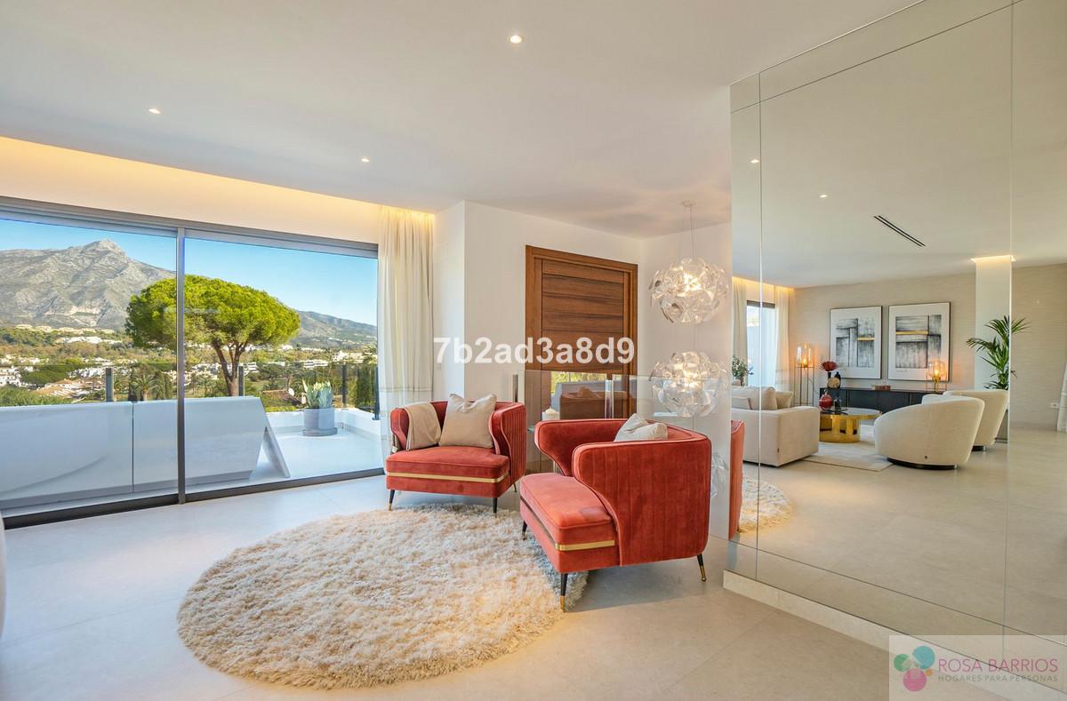 For sale of villa in Nueva Andalucía