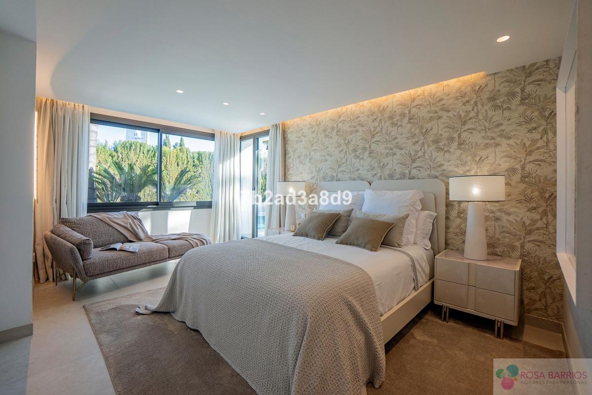 For sale of villa in Nueva Andalucía