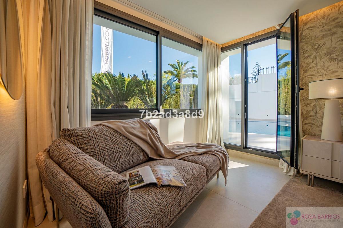 For sale of villa in Nueva Andalucía