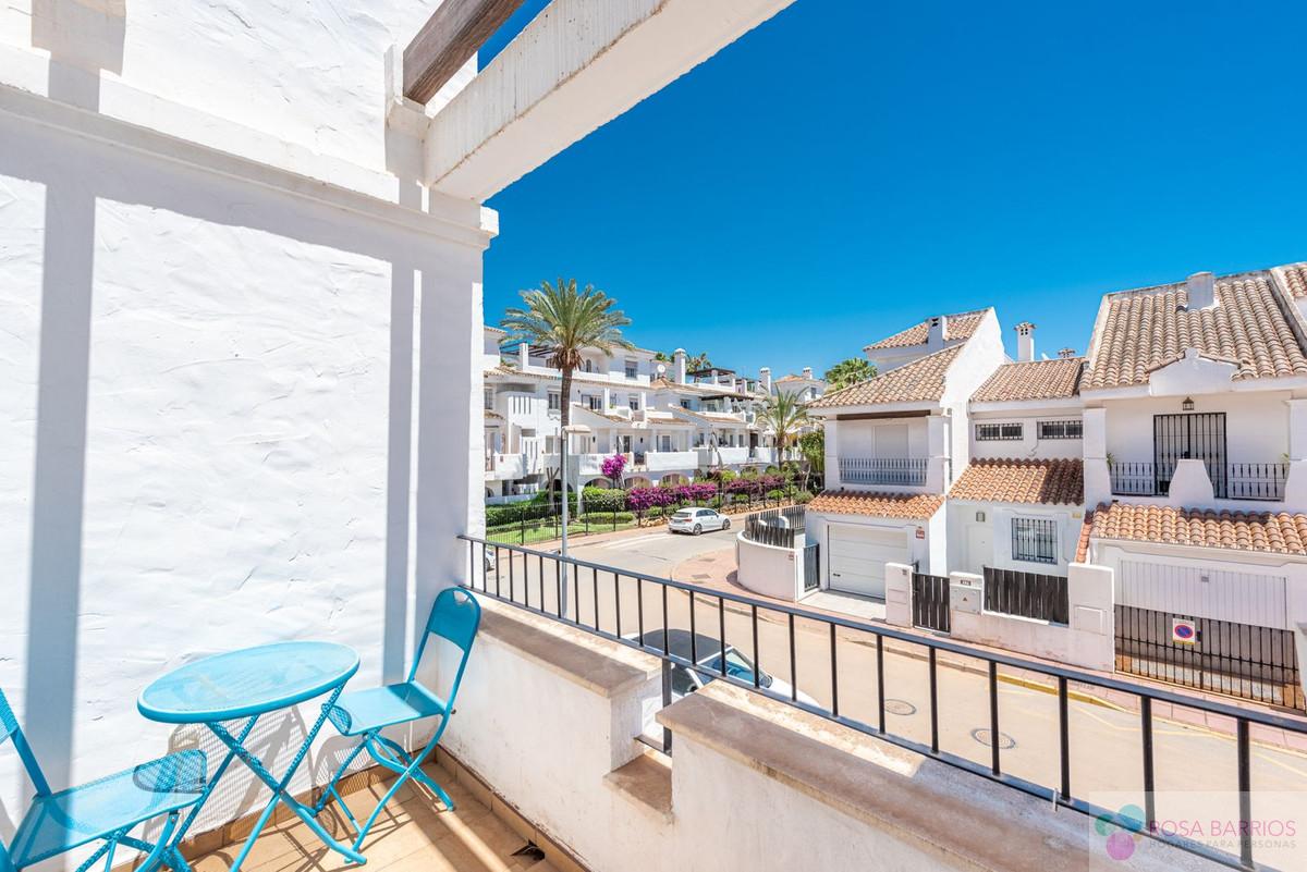 For sale of villa in Nueva Andalucía