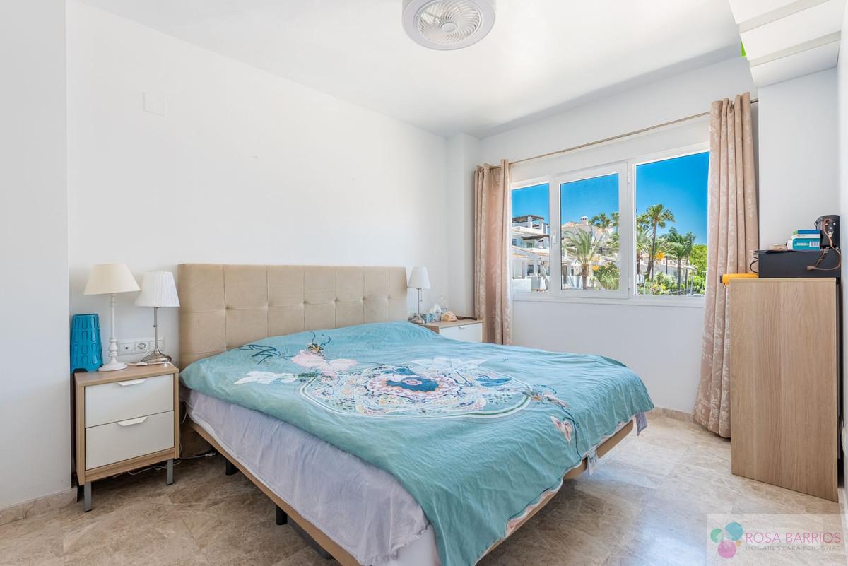 For sale of villa in Nueva Andalucía