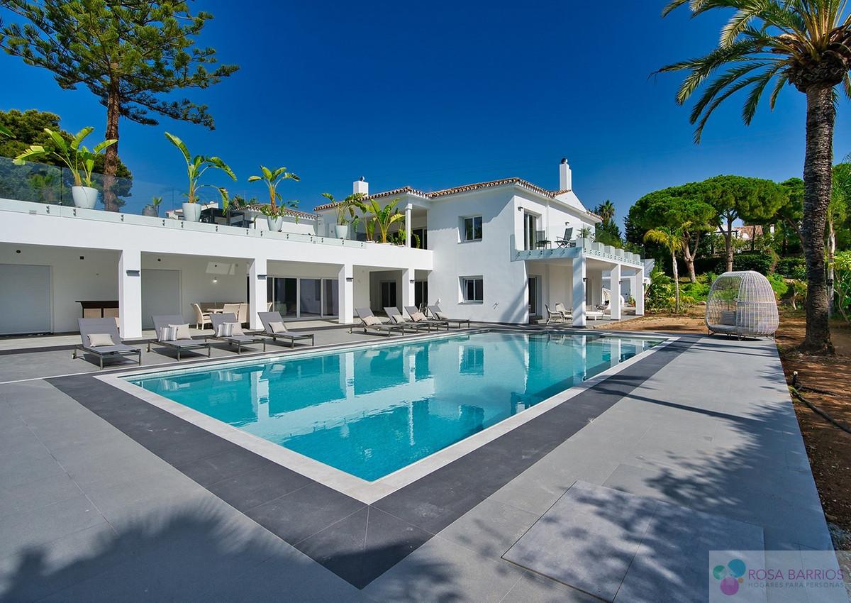 For sale of villa in Estepona