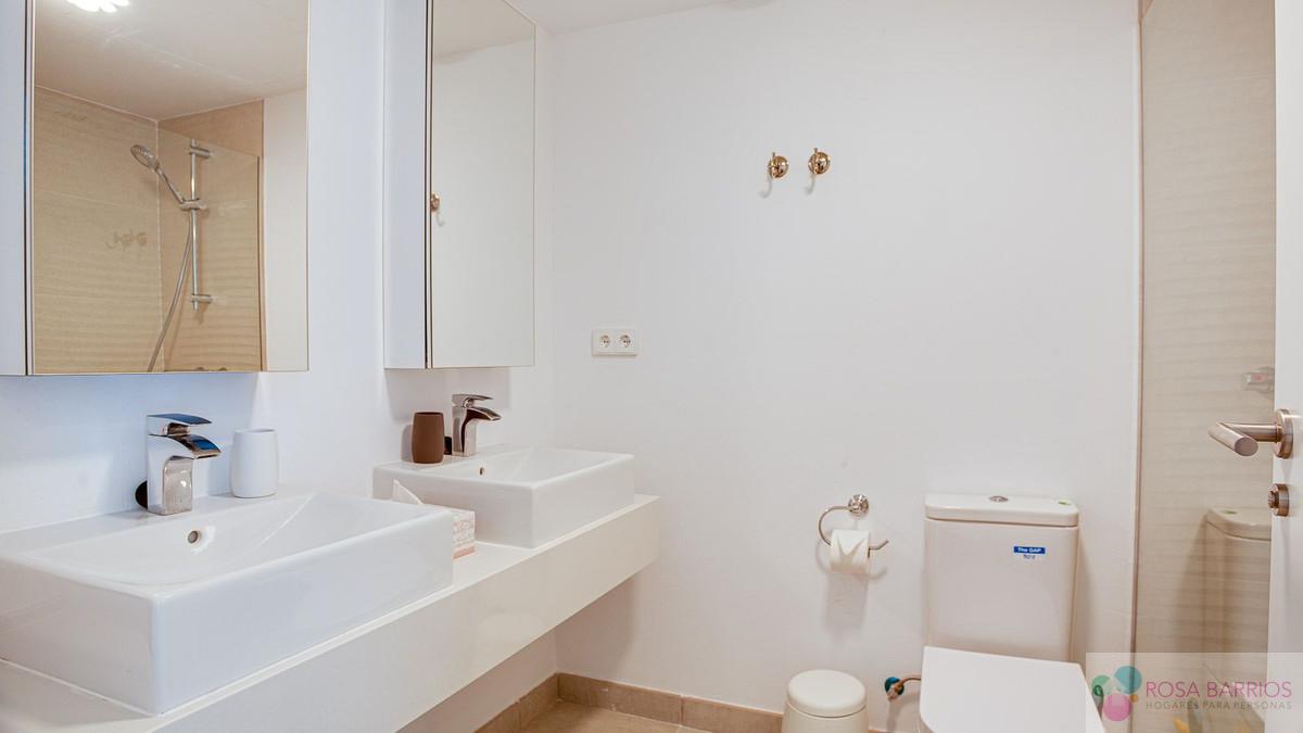 For sale of penthouse in Estepona