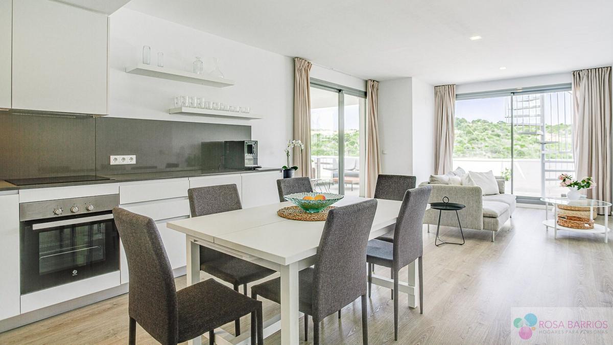 For sale of penthouse in Estepona