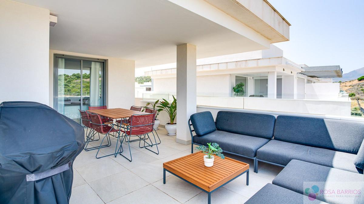 For sale of penthouse in Estepona
