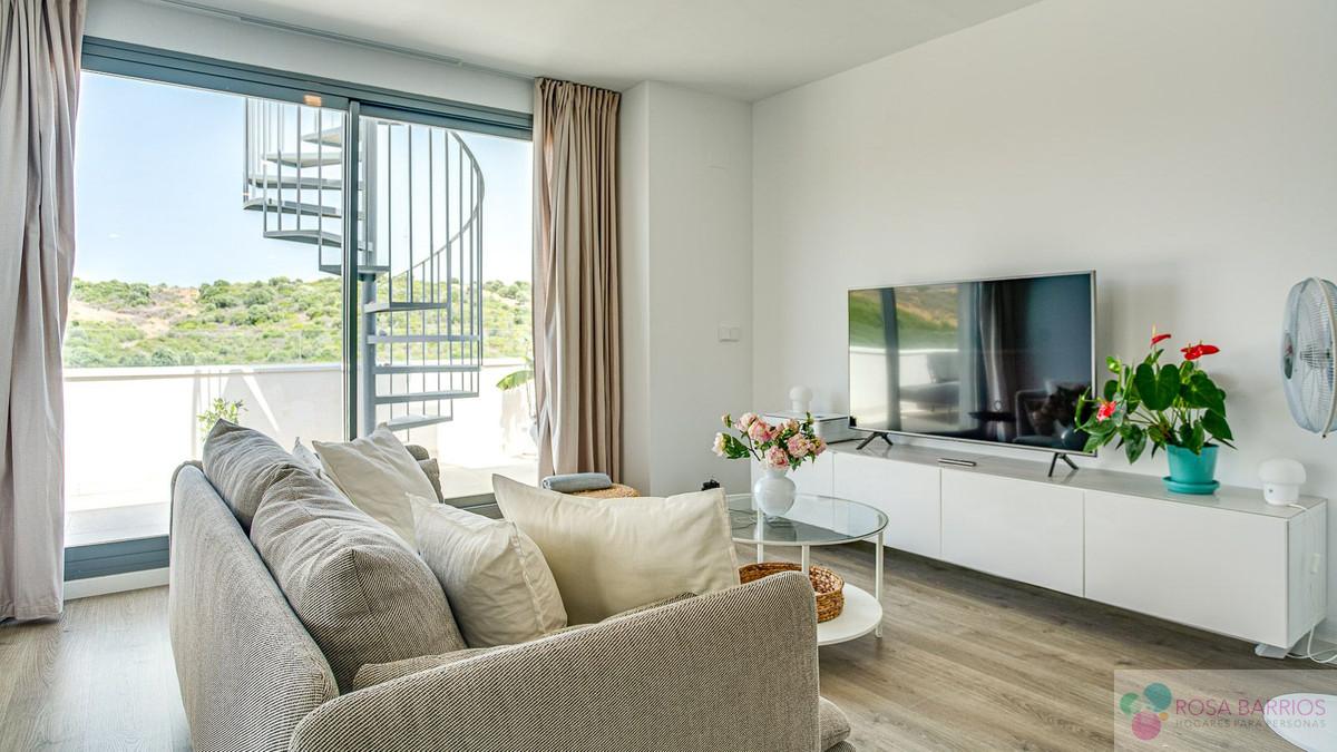For sale of penthouse in Estepona
